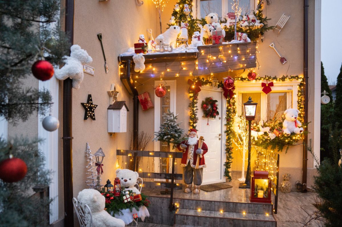 adelaparvu's tweet photo. Și-au decorat de Crăciun casa din Constanța https://t.co/wU8mz1wj2Z prin @https://twitter.com/adelaparvu https://t.co/zj8pRrCBlr