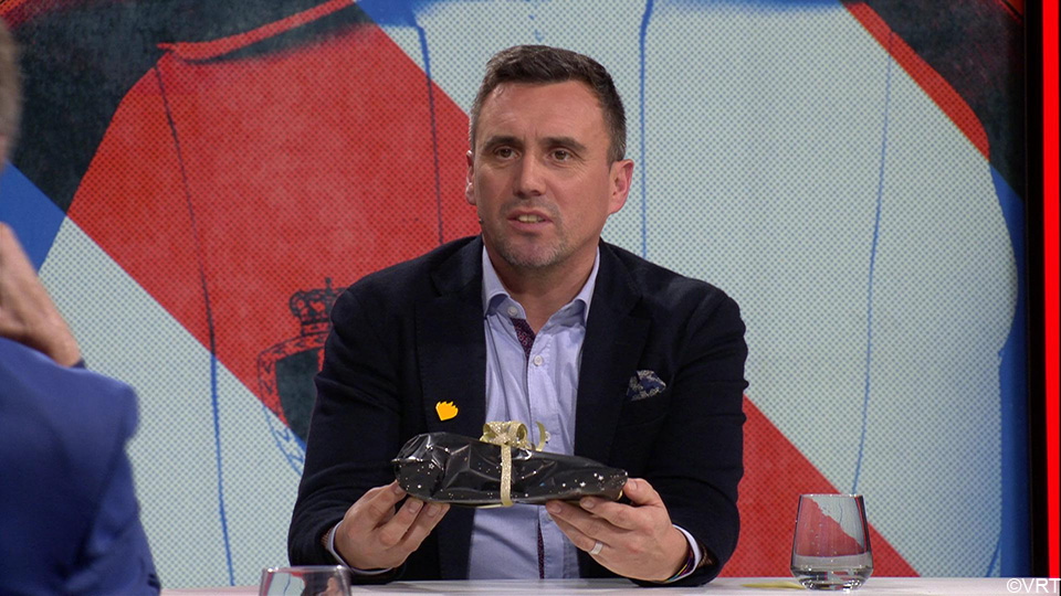 IJslands afscheidscadeau voor Frank: "Nog nooit zalm in geschenkverpakking gezien" #ExtraTime 
sporza.be/nl/2021/12/21/…