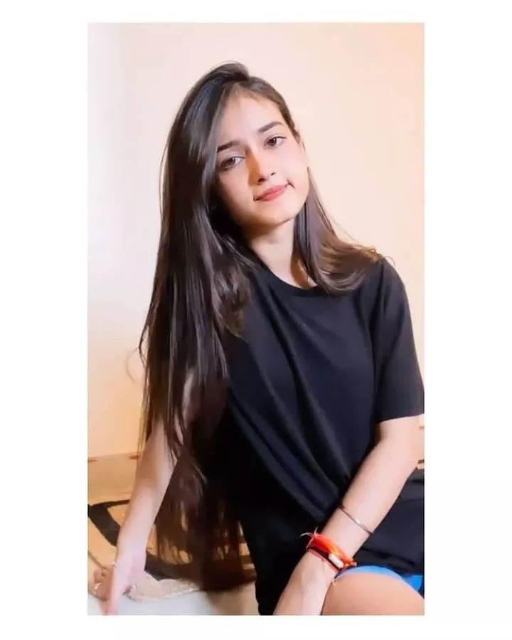 Soniyagupta60's tweet photo. कोई तारीफ ही नही करता 🥺 https://t.co/aYgaTfRHVU