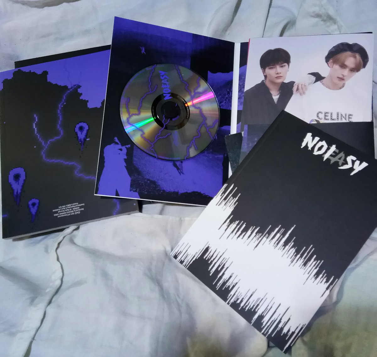 potatokeyk's tweet photo. My SKZ album came home safely today! 😍 Thank you. @seungsungcart.
#ish_proofs https://t.co/w5zYwyEofJ