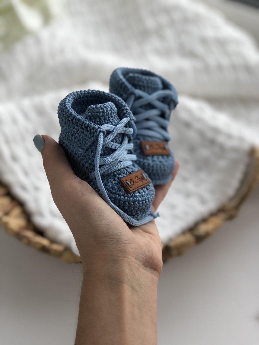 Good morning! #earlybiz Two Tone Crochet Boots
etsy.me/3qr6bhx

#firsttmaster #shopindie #CraftBizParty #crochet #gifts
