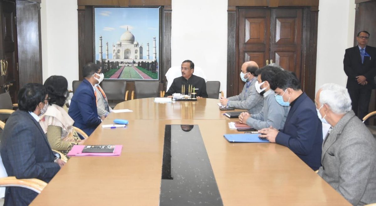 drdineshbjp's tweet photo. आगरा जनपद में जिला प्रशासन/पुलिस प्रशासन/शिक्षा विभाग के अधिकारियों से विचार विमर्श कर जिले में शैक्षिक गतिविधियों की समीक्षा की। https://t.co/GVmYJ6KwDp