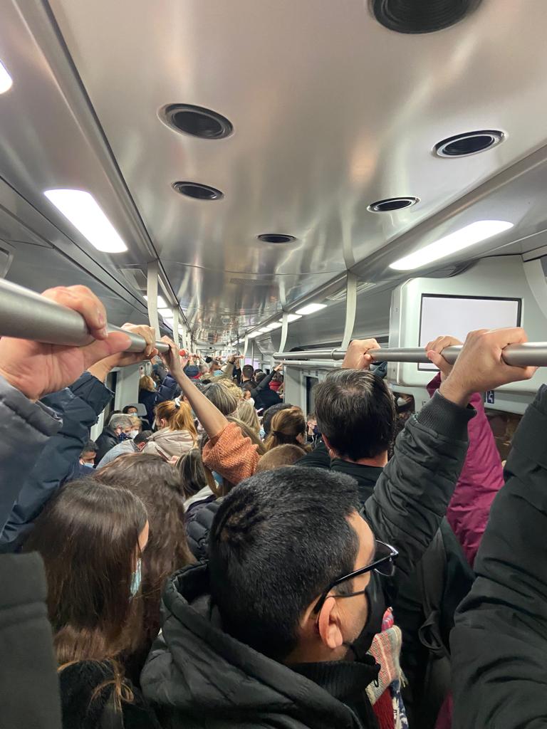 santjoan10's tweet photo. @govern Transporte público , de esto no dicen nada , la culpa siempre para los mismos https://t.co/X87X9lujZ4