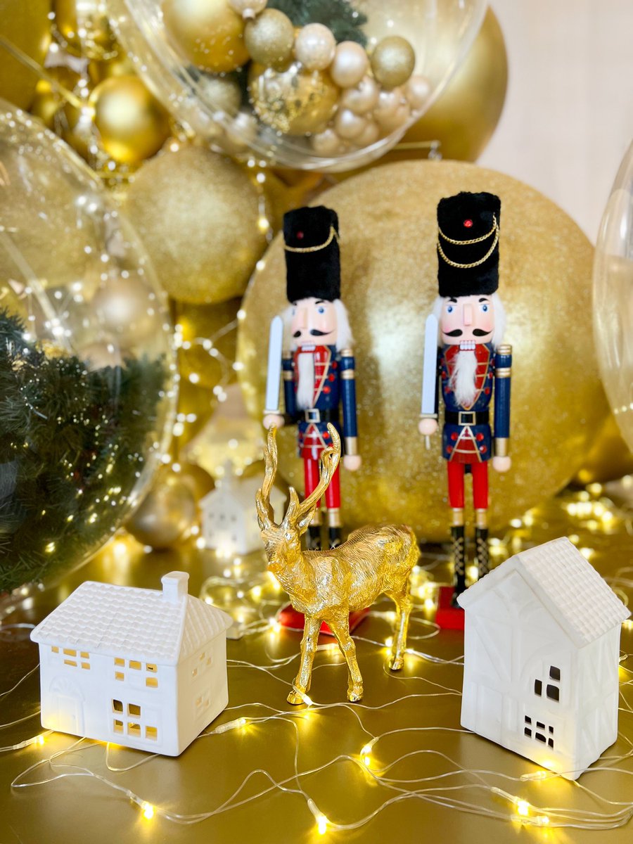 StRegisDXBPalm's tweet photo. Highlights from our first Christmas Tree!

It is indeed the most wonderful time of the year. Gather your loved ones to enjoy exciting festivities and seasonal favorites this holiday. #LiveExquisite https://t.co/86mQ9gbhCO