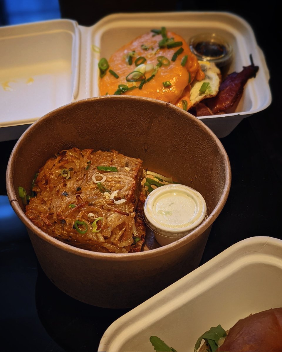 #UrbanFood 🔥
Le #Brunch Burger c'est chez Princesse Café ! 🍔👸 Du Egg muffins aux #burgers, tout est ultra gourmand pour se régaler dès le matin 😋 Et en mode weekend à la maison c'est encore plus chill avec la #livraison sur <a href="/Deliveroo_FR/">🍣 Deliveroo France</a> et <a href="/ubereats_fr/">Uber Eats France</a> 😜
➖ 
#tendancesfood