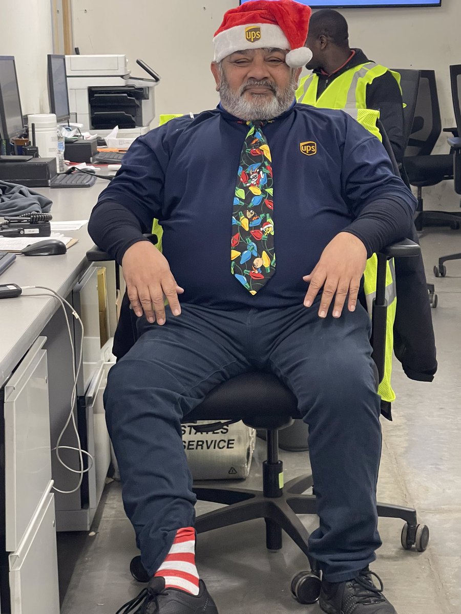 Team Willowbrook counting down to Xmas. All decked out and ready!
#WillowbrookStrong
#TogetherWeAreUPS
#UPSProud
<a href="/richardsantos06/">Richard Santos</a> 
<a href="/derekwood2789/">Derek Wood</a> 
<a href="/vanity_lugo/">Vanity Lugo</a> 
@Elizabe24424440 
<a href="/Crystal84719509/">Crystal Jones</a> 
<a href="/Jonatha85469473/">Jonathan Mills</a>
