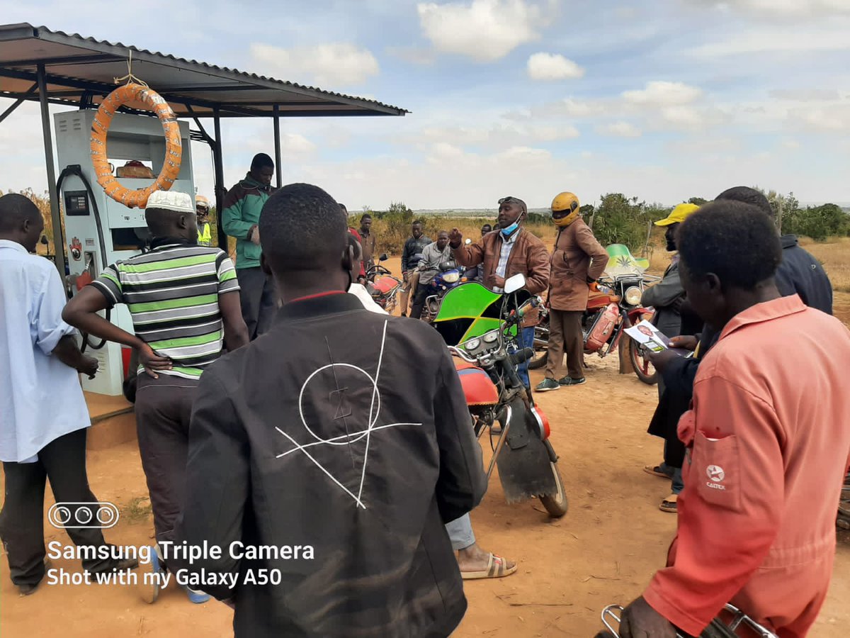 LaikipiaTeam's tweet photo. Team Laikipia had great engagements in Laikipia West led by our team leader Hon. John Wakaba
We engaged horticultural farmers at Rumuruti, Engaged locals at Koitabal shopping centre, met Boda boda riders at Gatundia shopping centre among many other areas we visited.
#NewDawn https://t.co/HIJQVN2eKq