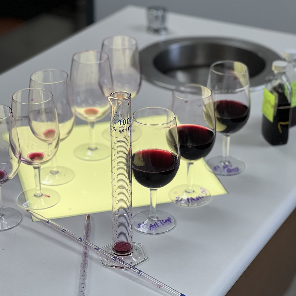 thepawnwineco's tweet photo. The 2021 Red blending has been looking 👌 . Almost time to wind up the work in here, this year has flown by. Anyone else not ready for Christmas?! 😬
#holidays #restandrelax #acoolmove #thepawnwineco #eldesperadowine https://t.co/zaSDd5bZNL