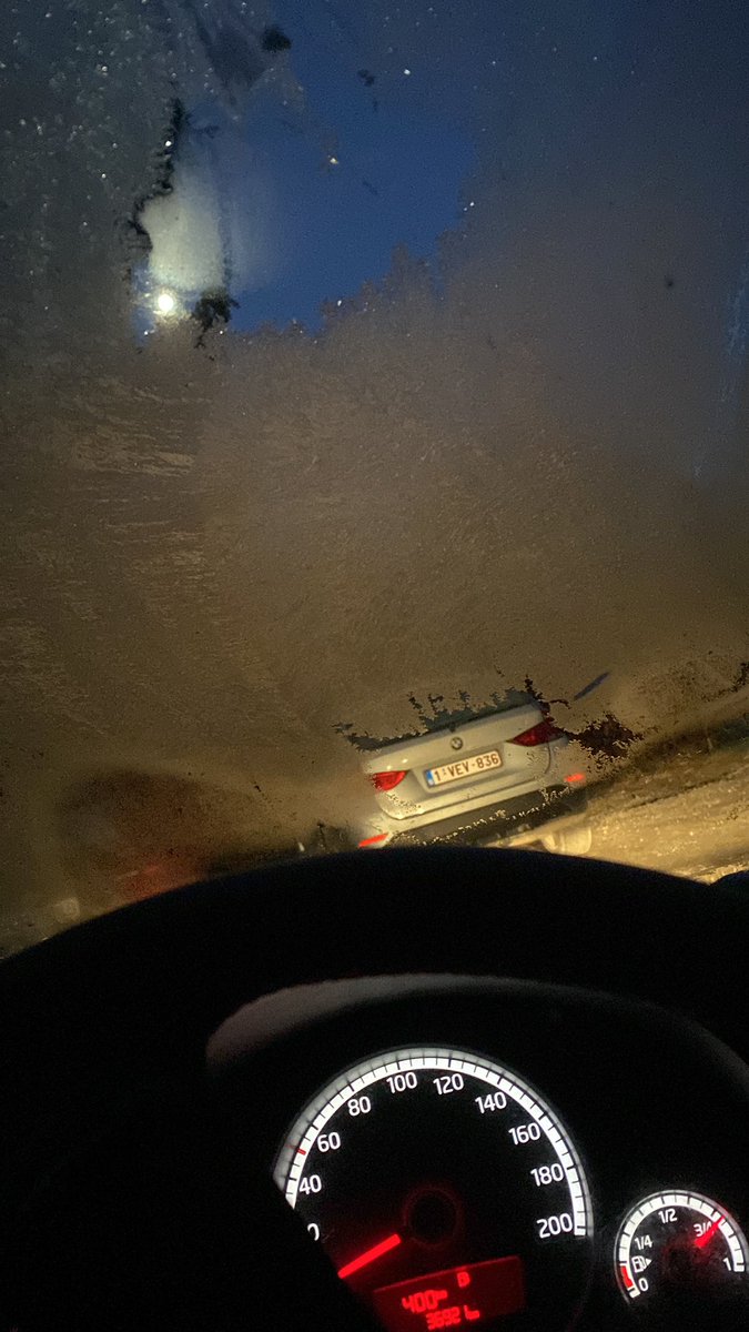 LisaVersteegh's tweet photo. Du gel à l’intérieur de la voiture j’avais jamais vu 😵‍💫 https://t.co/FpAYryemfs