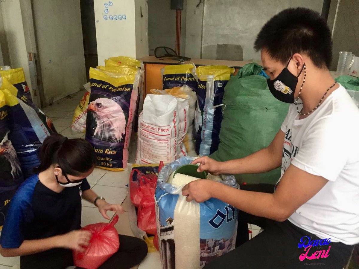 davaovolunteers's tweet photo. Kasalukuyang nagre-repack ng relief goods ang ating mga volunteers. This round of goods will be sent to Tubod in Surigao. Salamat sa donors! #OdettePHRelief #HelpLikeLeni #helpingothers #TayôTayaTayo https://t.co/1INwO9iyd3