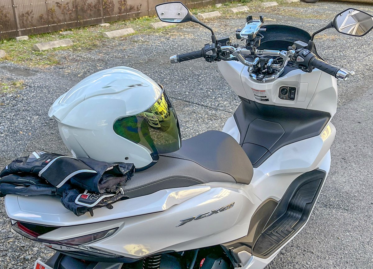 160Tetsu's tweet photo. 1週間振りの始動…🛵🛵🛵
寒い…❄️❄️❄️
#pcx160 #kf47 #Honda #160cc #スクーター #バイク好きな人と繋がりたい https://t.co/X9djaTkrjw