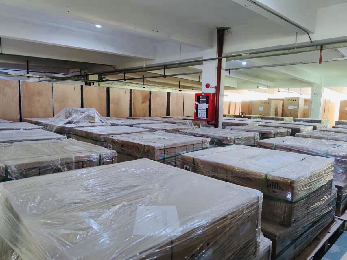waii_woo's tweet photo. Five ATESS ESS containers(700kW, 4.6MWH) are getting aboard for a racecourse in Portmore Jamaica. The systems are composed of ATESS HPS100, PCS100/500, and ATESS lithium battery banks, which are going to ensure stable power supply for 4 separate rack track buildings. https://t.co/ZLLqxuDTYc