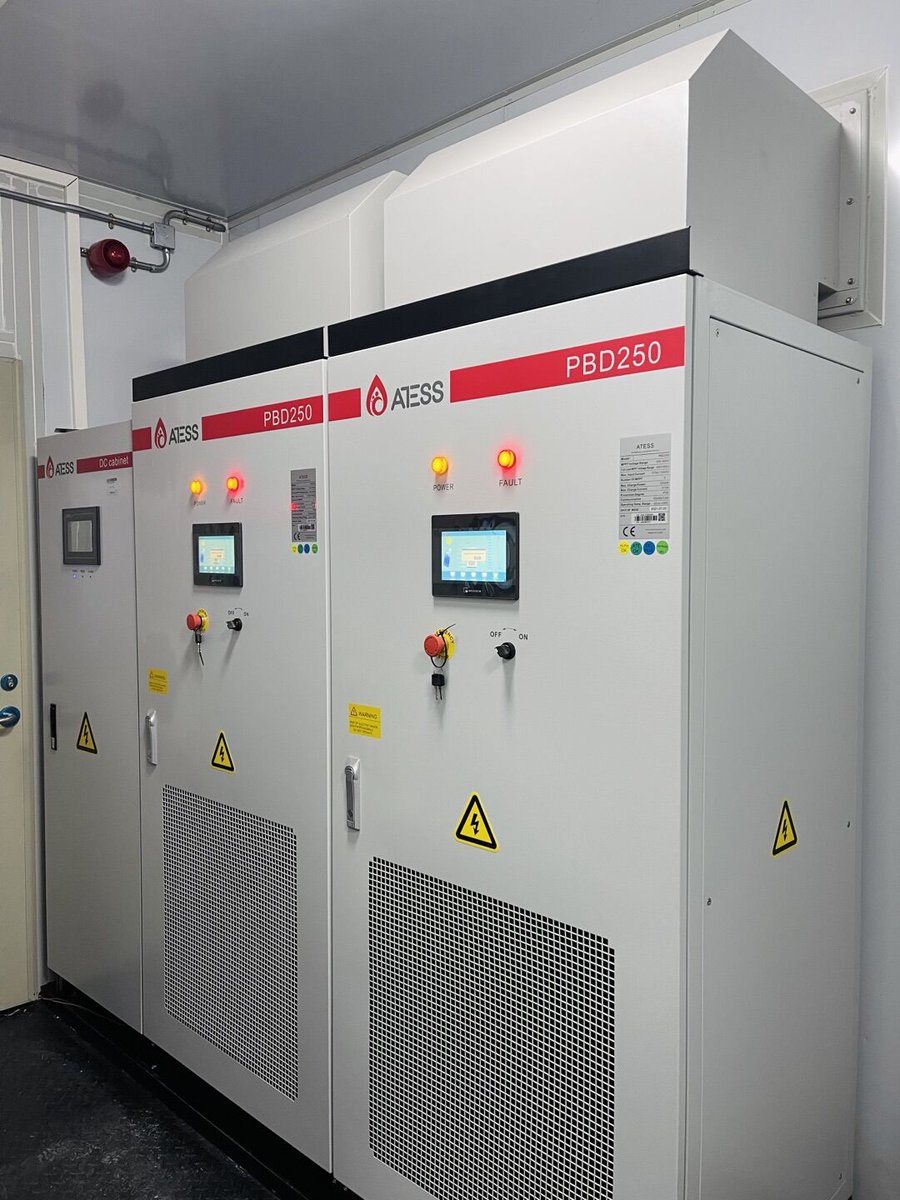 waii_woo's tweet photo. Five ATESS ESS containers(700kW, 4.6MWH) are getting aboard for a racecourse in Portmore Jamaica. The systems are composed of ATESS HPS100, PCS100/500, and ATESS lithium battery banks, which are going to ensure stable power supply for 4 separate rack track buildings. https://t.co/ZLLqxuDTYc