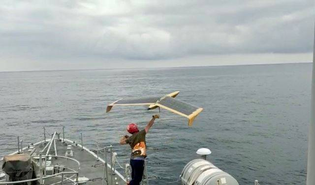 REjercitos's tweet photo. 🇪🇸🇪🇸🇪🇸 #España - La #DGAM ha concedido a la empresa @MarineInstrumen un contrato valorado en 200.000 euros destinado a la adaptación de capacidades del drone aéreo M5D-AIRFOX, aparato que se caracteriza por su motor eléctrico alimentado por paneles solares. https://t.co/eF4gYrW7nE