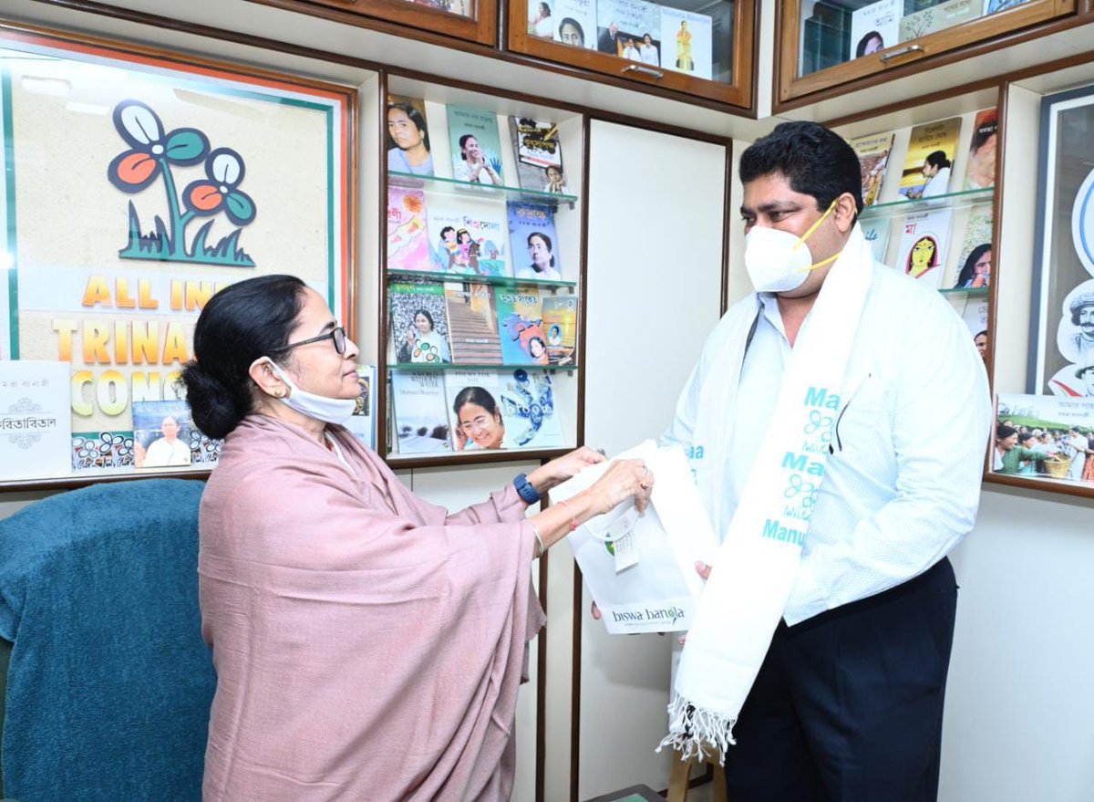 MamataOfficial's tweet photo. I extend a warm welcome to Goa Assembly’s best performing MLA, @ReginaldoGoa ji to the @AITC4Goa family. Well-intended individuals like him, whose foremost priority has been the interest of the people, strengthen our spirit in this fight against divisive forces! #GoenchiNaviSakal https://t.co/HqqQ90mdEp
