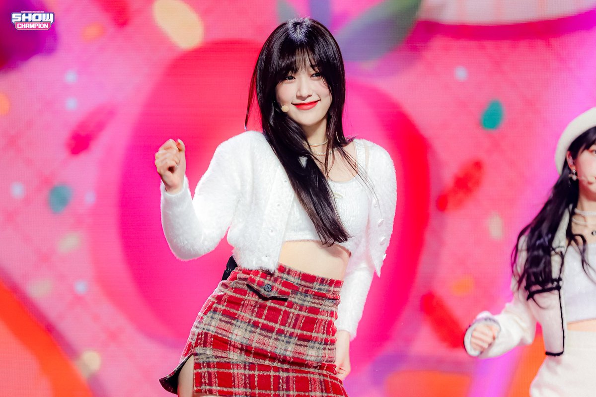 choerrybase's tweet photo. looking a little too good for a cocomong stage.... she’s stunning https://t.co/bhiGtNyxAq