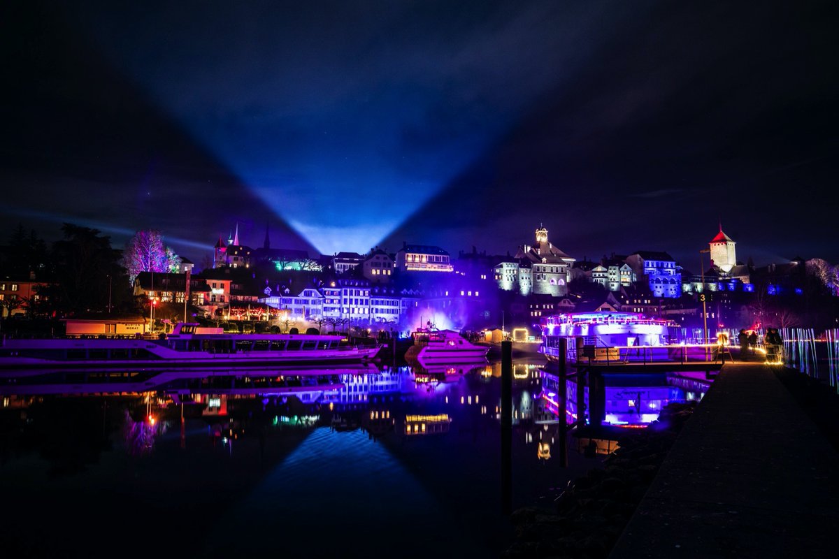 Wir wünschen euch einen guten Rutsch ins neue Jahr! Meilleurs voeux pour #2022 🥂✨ #fribourgregion #HappyNewYear2022
📍Murten/Morat, Festival des Lumières