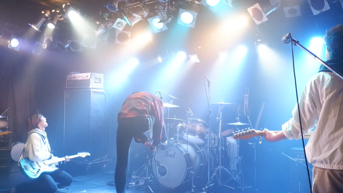 ABSOLUTETRUST1's tweet photo. 今年最後のLIVEでした！！！
またどこかで…

来年も"ABSOLUTE TRUST"をどうかよろしくお願いします！！😊😊 https://t.co/ZpUGso67mo