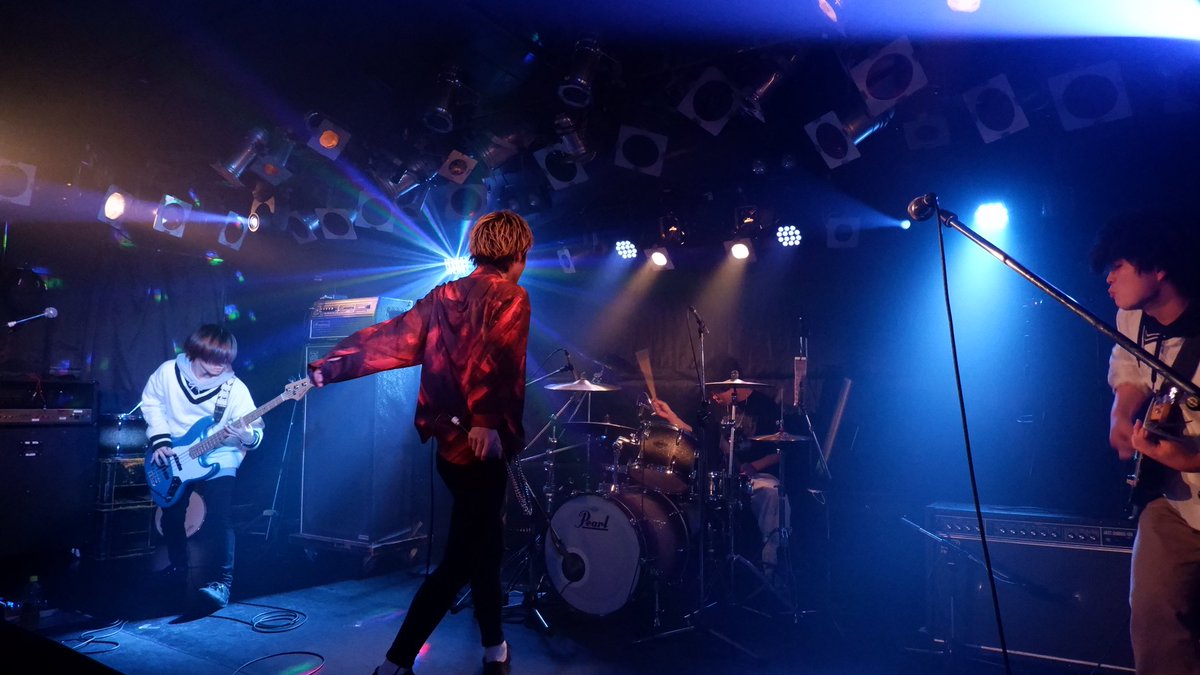 ABSOLUTETRUST1's tweet photo. 今年最後のLIVEでした！！！
またどこかで…

来年も"ABSOLUTE TRUST"をどうかよろしくお願いします！！😊😊 https://t.co/ZpUGso67mo