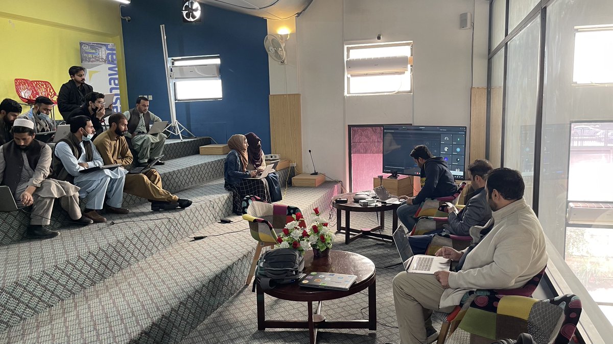 CodeforPakistan's tweet photo. Mr. Jawad explained how to use GitHub pages to host websites, create branches, update, &amp; maintain readmes. He spoke abt use for exploring career opportunities in the tech sector and how to reuse and contribute to open source projects on GitHub.
#fellowship #7thCycle #kpfellowship https://t.co/OO5hvLUsrg