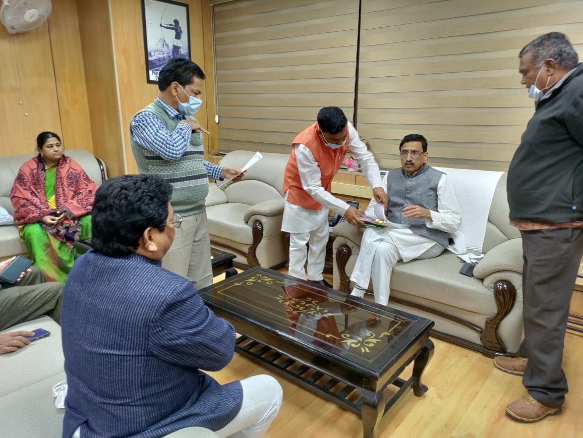 ncsthq's tweet photo. Hon'ble Member of Parliament, Adilabad Constituency, Telangana Shri. Soyam Bapu Rao ji had a courtesy meeting  with Hon,ble Chairperson of commission along with delegates from Adilabad.
@SoyamBapu @SoyamBapuRaoOfc https://t.co/v28Pq9cn45