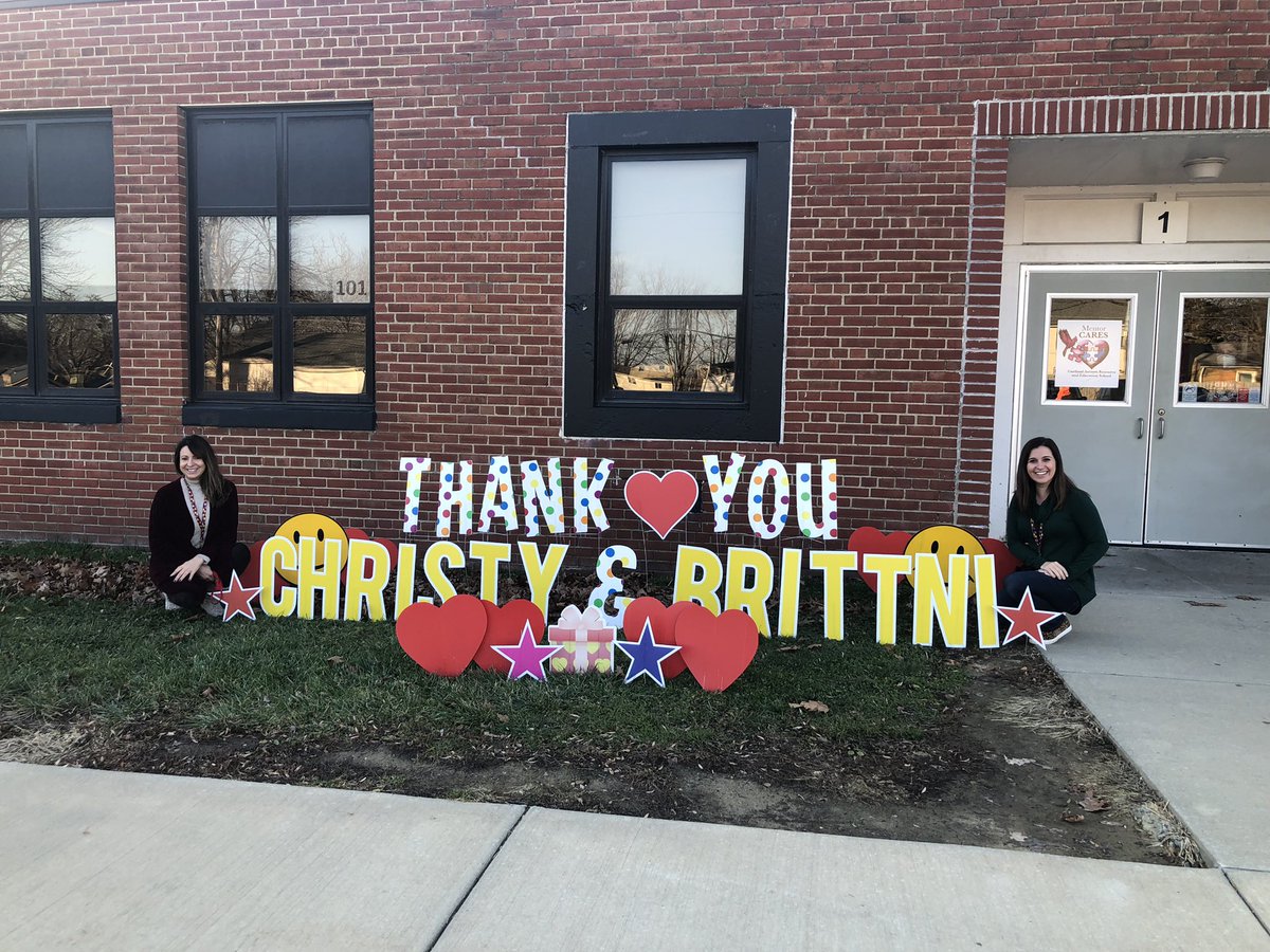 ColaMentor's tweet photo. Cares staff showing their love and appreciation for @CaresLapaglia and @mentormejac #bestboss #IwontaskyoutodoitifIwontdoitwithyou #hardestworkers #teamwork #CARESfamily @mentorschools https://t.co/5UyqNe84tS