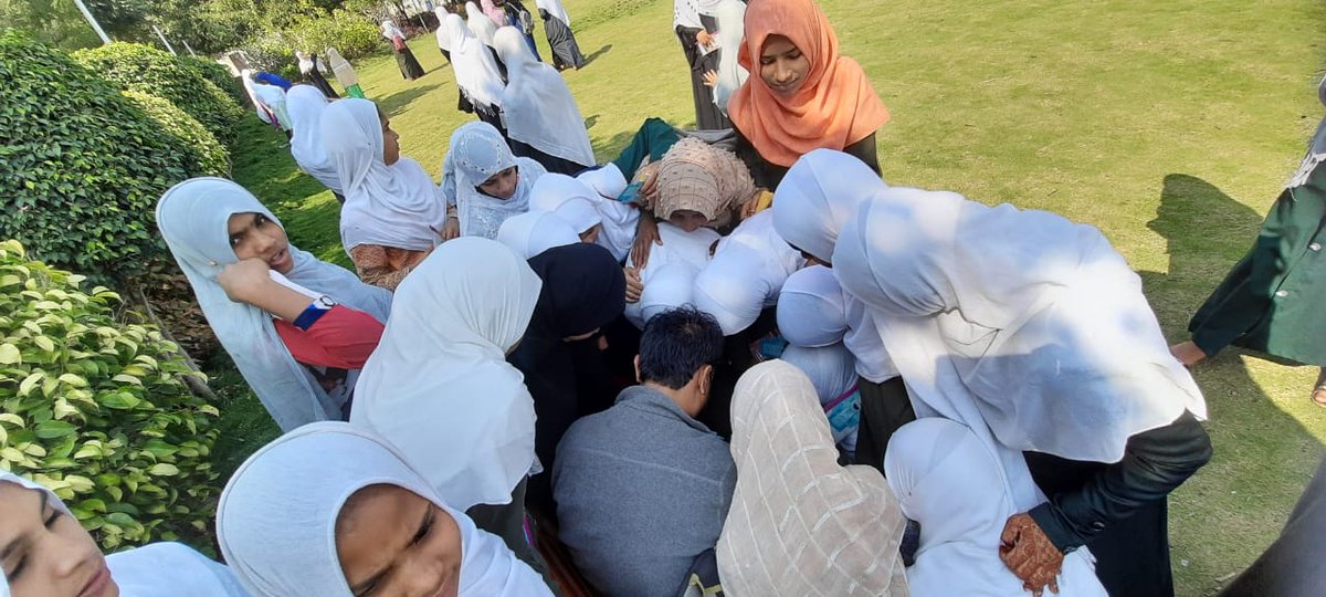 Edurafi's tweet photo. 2day we took students on nature walk. It was fun filled morning. Students collected various objects n used Foldscope 2 observe them. I,  @SameerUno n @o_imperishable showed how it can b used for in n out of school activities. We r hoping this will make #science fun. #scicomm https://t.co/Rmco0npD7Z
