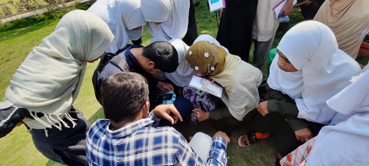 Edurafi's tweet photo. 2day we took students on nature walk. It was fun filled morning. Students collected various objects n used Foldscope 2 observe them. I,  @SameerUno n @o_imperishable showed how it can b used for in n out of school activities. We r hoping this will make #science fun. #scicomm https://t.co/Rmco0npD7Z