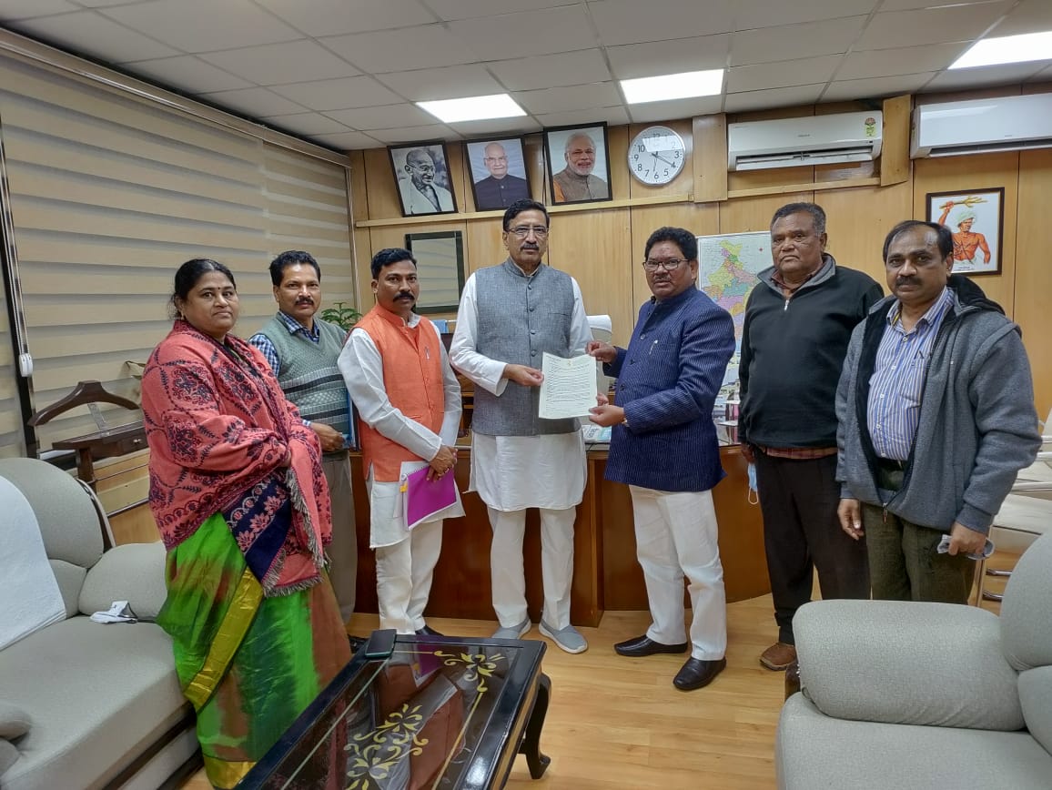 ncsthq's tweet photo. Hon'ble Member of Parliament, Adilabad Constituency, Telangana Shri. Soyam Bapu Rao ji had a courtesy meeting  with Hon,ble Chairperson of commission along with delegates from Adilabad.
@SoyamBapu @SoyamBapuRaoOfc https://t.co/v28Pq9cn45