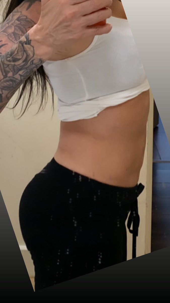 KimFarry50's tweet photo. 60 years old and my body is the best it’s been since body building sadly gyms are closing so I will continue at home 😁❤️💪 https://t.co/PCg1uu60rs
