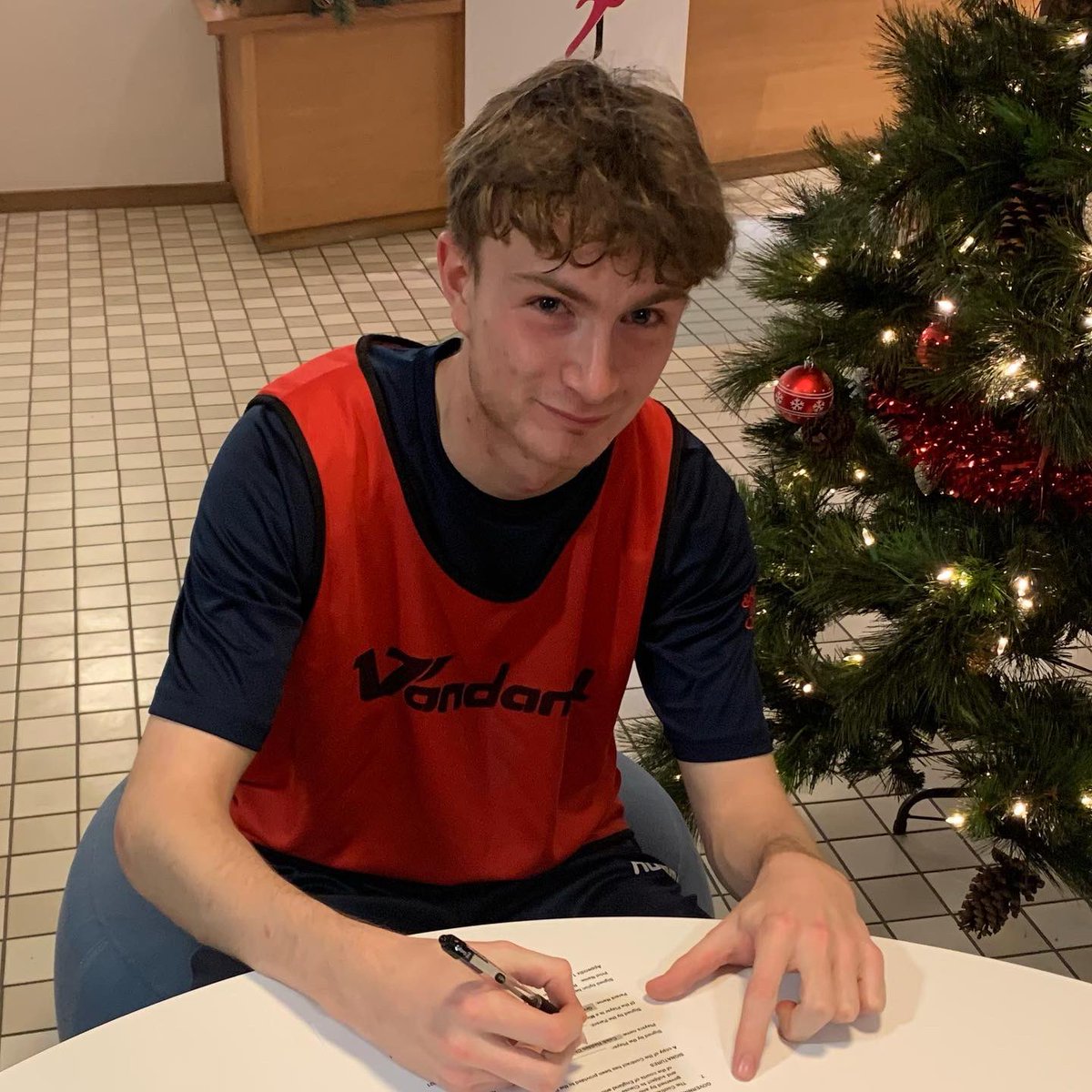 beeston_sports's tweet photo. New Signing - the first of triple swoop from @Abutdfc is @ciudiskisC this versatile defender joins us on the highest recommendation of our introducers in the area and we are delighted to have him onboard #welcomecaleb #Beestonsportsfamily #givehimafollow https://t.co/bheORUyfZ7