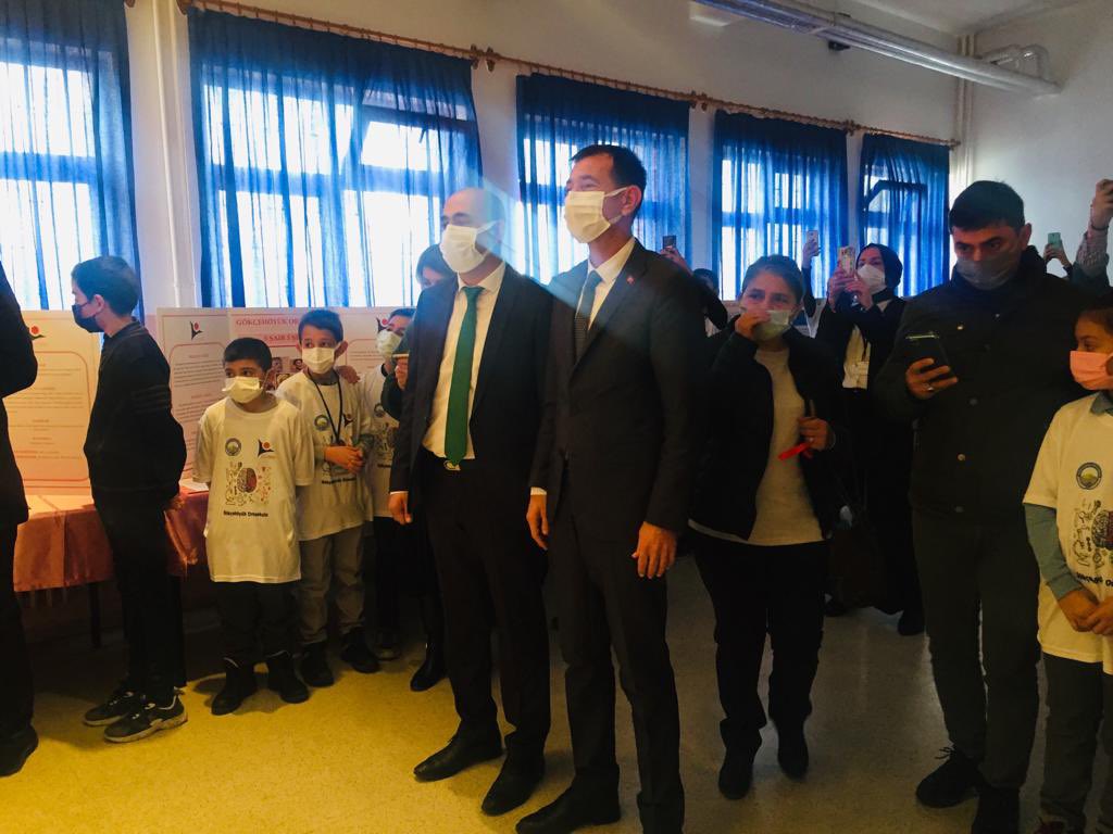 Golbasi06MEM's tweet photo. İlçe Milli Eğitim Müdürümüz Sn. Salih NAMAL, Gökçehöyük İlk/Ortaokulundaki TÜBİTAK 4006 Bilim Fuarının açılışını yaptılar. Öğrencilerimize başarılar dileriz. @tcmeb @TCGolbasi @MemAnkara @Harunfatsa @SalihNamal https://t.co/vVcIOw65s2