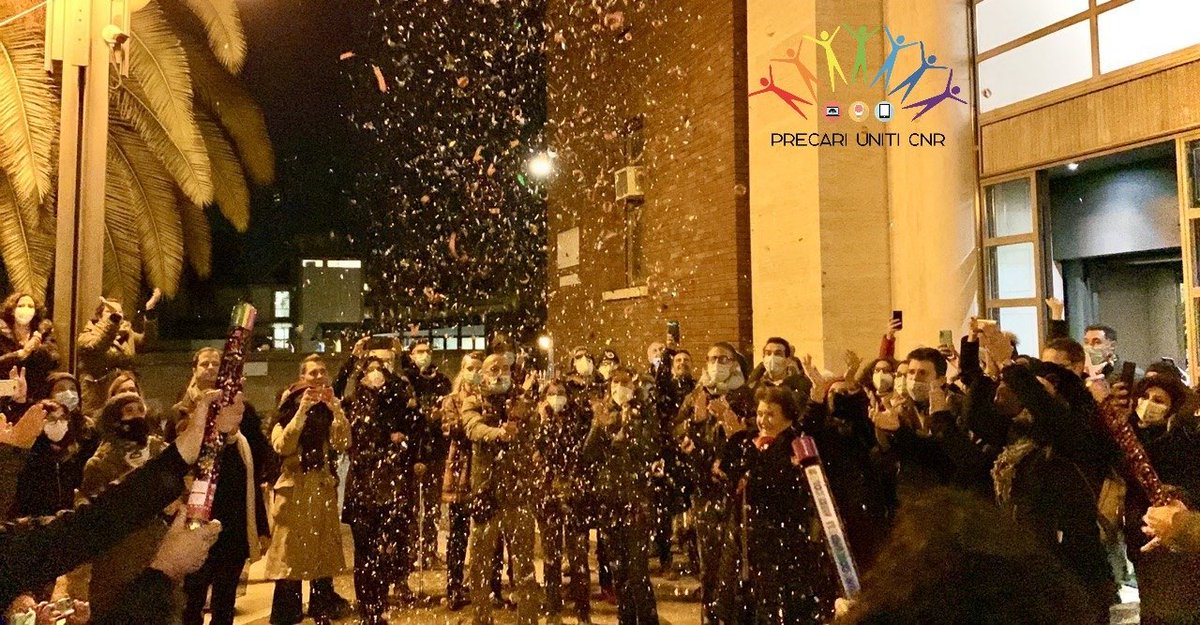 PrecariUnitiCNR's tweet photo. #21Dicembre Dopo una lunga #battaglia ci fermiamo #unMomentoPer festeggiare con #gioia l'#assunzione dei #precari #comma2 al #CNR. #Presidente @MC_Carro, però non dimentichiamo chi nel frattempo ha già maturato i requisiti per la #stabilizzazione #Madia. #bastaprecariatodistato https://t.co/F2KYR5nYBg
