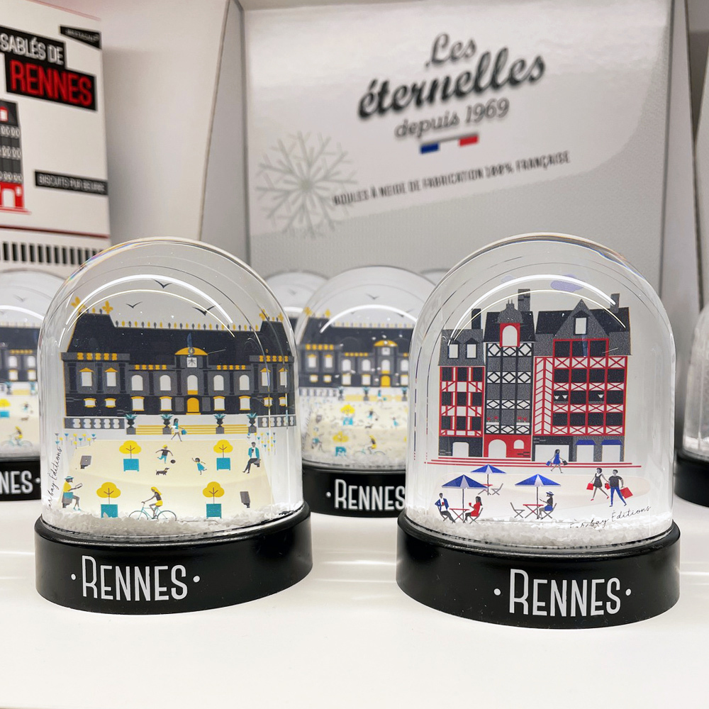 farbay_editions's tweet photo. ✨  Notre dernière réalisation ✨
Sur demande spéciale de Destination Rennes, nous avons réinventé l'objet souvenir traditionnel : la boule à neige ! 
En exclusivité dans la boutique de l'office du tourisme au Couvent des Jacobins, découvrez les deux superbes boules à neige 🔝 https://t.co/OpTPTyiWa6
