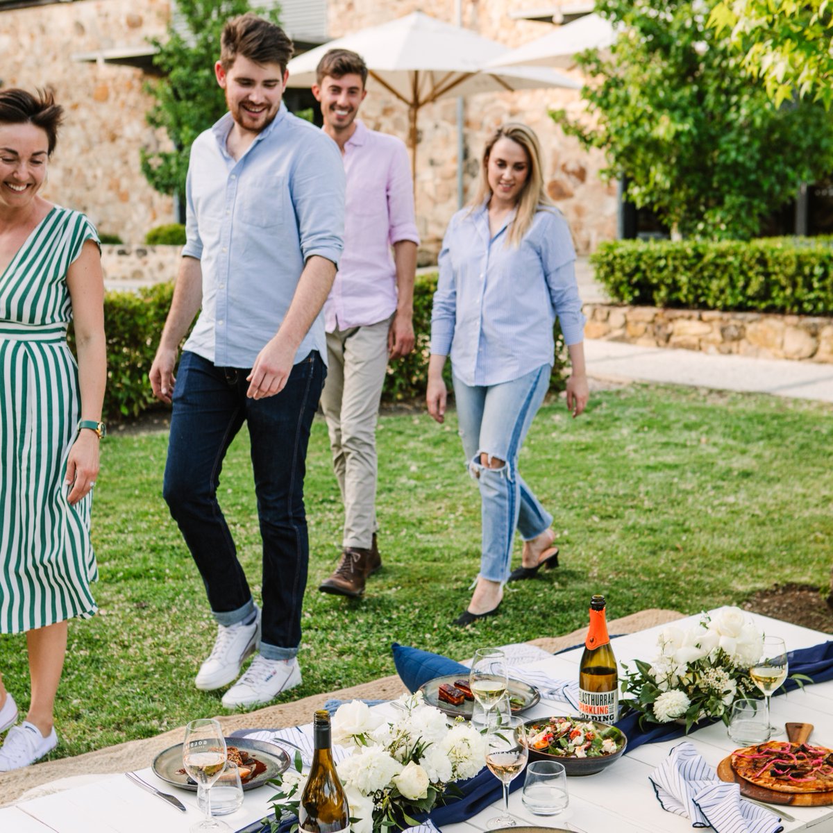 Lush lawns just begging to be laid on. It’s picnic time up here! 🌱🧺🥂 
​
#picnictime #headforthehills #summerholidays #adelaidehillswine #seesouthaustralia