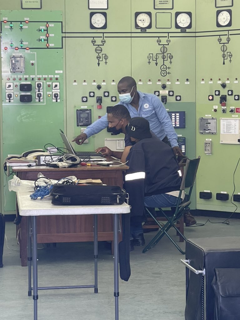I’m at the Montague sub-station where <a href="/CityofCT/">City of Cape Town</a> engineers and teams are working on power restoration. Switching on of Woodstock, parts of CBD and Tamboerskloof is beginning now. Teams  continue to work on cable repair to restore other parts of CBD and Seaboard.