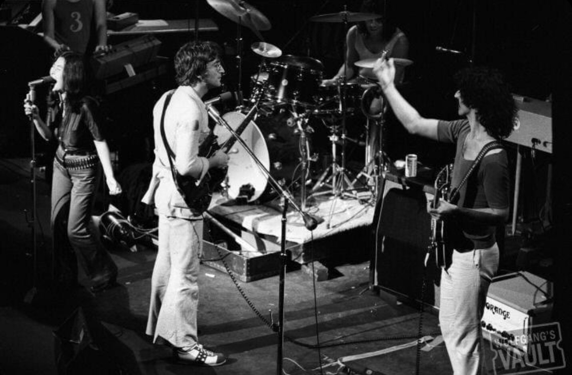 Happy birthday to the late, great Frank Zappa! Here jammin with John & Yoko, bet this was crazy. 