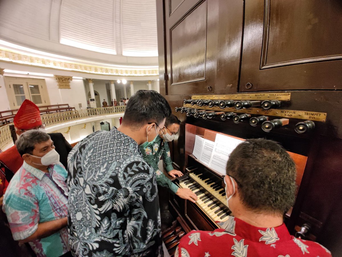 aniesbaswedan's tweet photo. Gereja bersejarah itu kini berdiri lebih megah.

Selamat kepada semua pihak yg bekerja bersama secara luar biasa, sehingga kita bisa menuntaskan Revitalisasi Gereja Immanuel, siap menyambut kembali para jemaat yang akan merayakan Natal akhir pekan ini.

https://t.co/BcqRmSyGQW https://t.co/VELYTURk5R