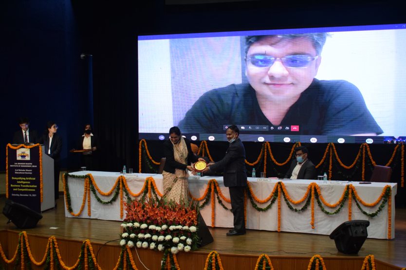 GoodLittleRobot's tweet image. Our founder, Bhavik Doshi, in a very interactive &amp;amp; engaging session at the Artificial Intelligence &amp;amp; Data Science Conference, organized by the Lal Bahadur Shastri Institute of Management, Delhi. 

#ai #LBSIM #businesstransformation  #LalBahadurShastriInstituteofManagement