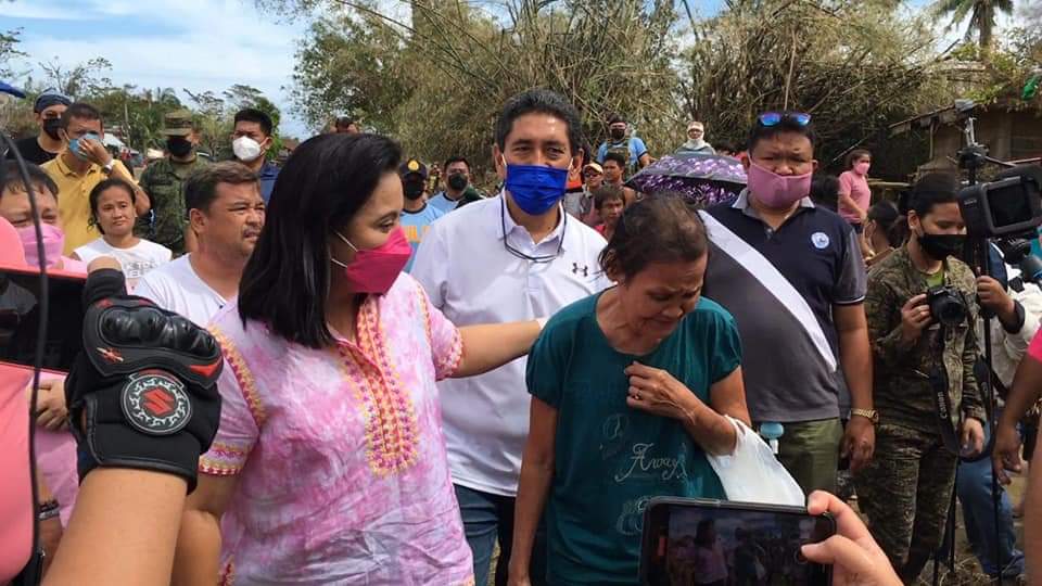 rapplerdotcom's tweet photo. Vice President Leni Robredo visits Bais City, one of the most severely-hit towns by Typhoon #OdettePH in Negros Oriental, earlier today, December 21.

📷 Vice Governor Edward Mark Macias | via @RCDagle 

#OdettePH UPDATES: https://t.co/RsH9yOghN0 https://t.co/jUo9MDRHBJ