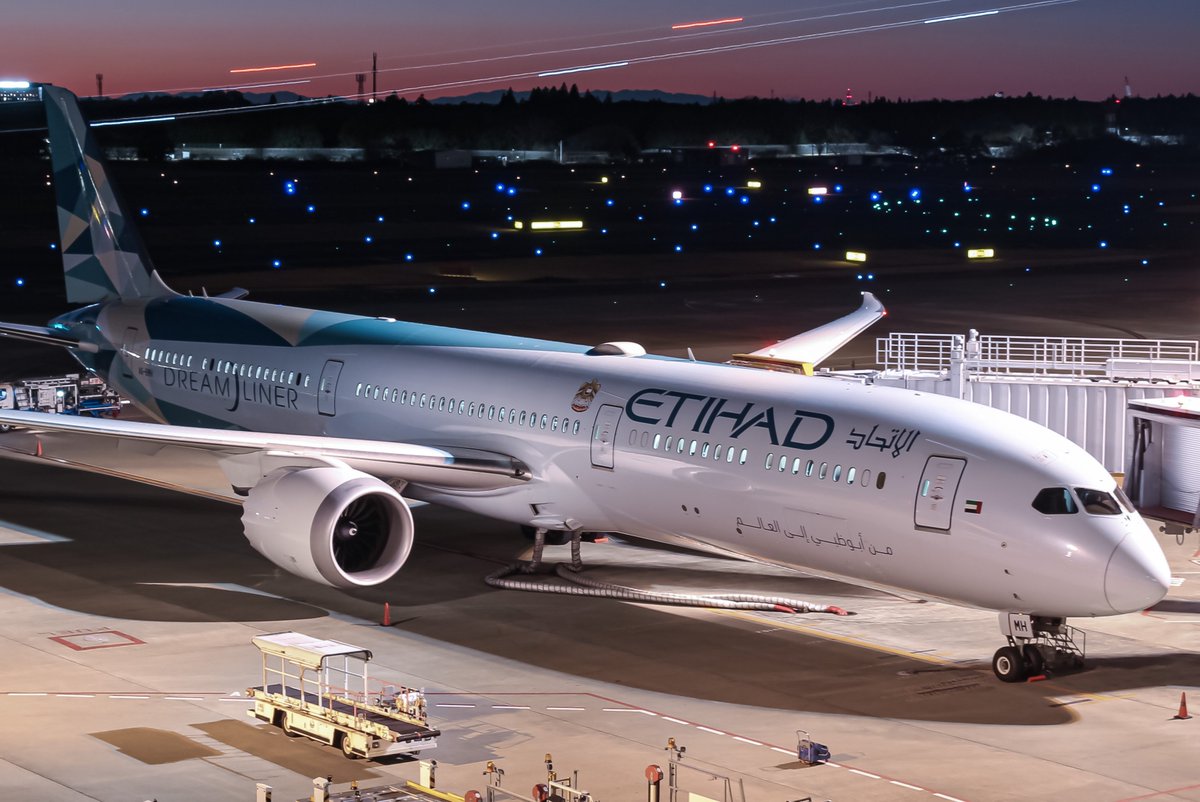 Masaki07_12's tweet photo. Etihad Airways 787-10
［A6-BMH］Greenliner Livery
December 18 / RJAA 34L↓ Spot 26

　成田では快晴は珍しいですね。
いつもタイミング悪く曇ったりするので…そして夜間撮影も出来たので嬉しい限りです。 https://t.co/0vmmTLPzlj