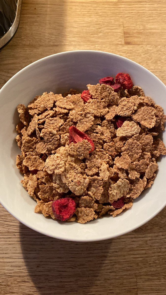 evelmarsh's tweet photo. @AldiUK what have you done to the BEST breakfast cereal? Gutted won’t be buying again. Please go back to the original recipe! Now like bran flakes! Awful 😞 https://t.co/yzgWWuwBEh