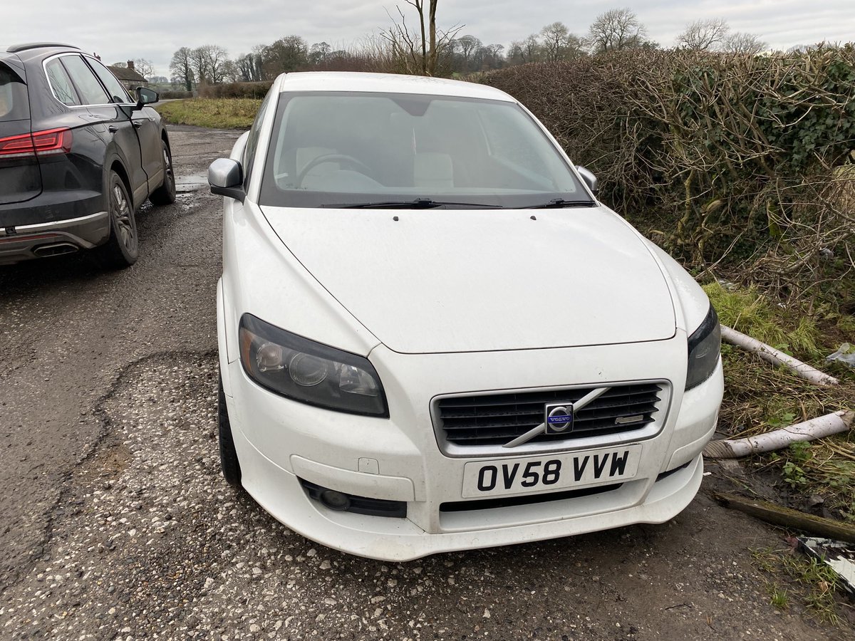 Car abandoned on A515 at Tissington ⁦<a href="/DerbysPolice/">Derbyshire Police</a>⁩ . Please can you investigate