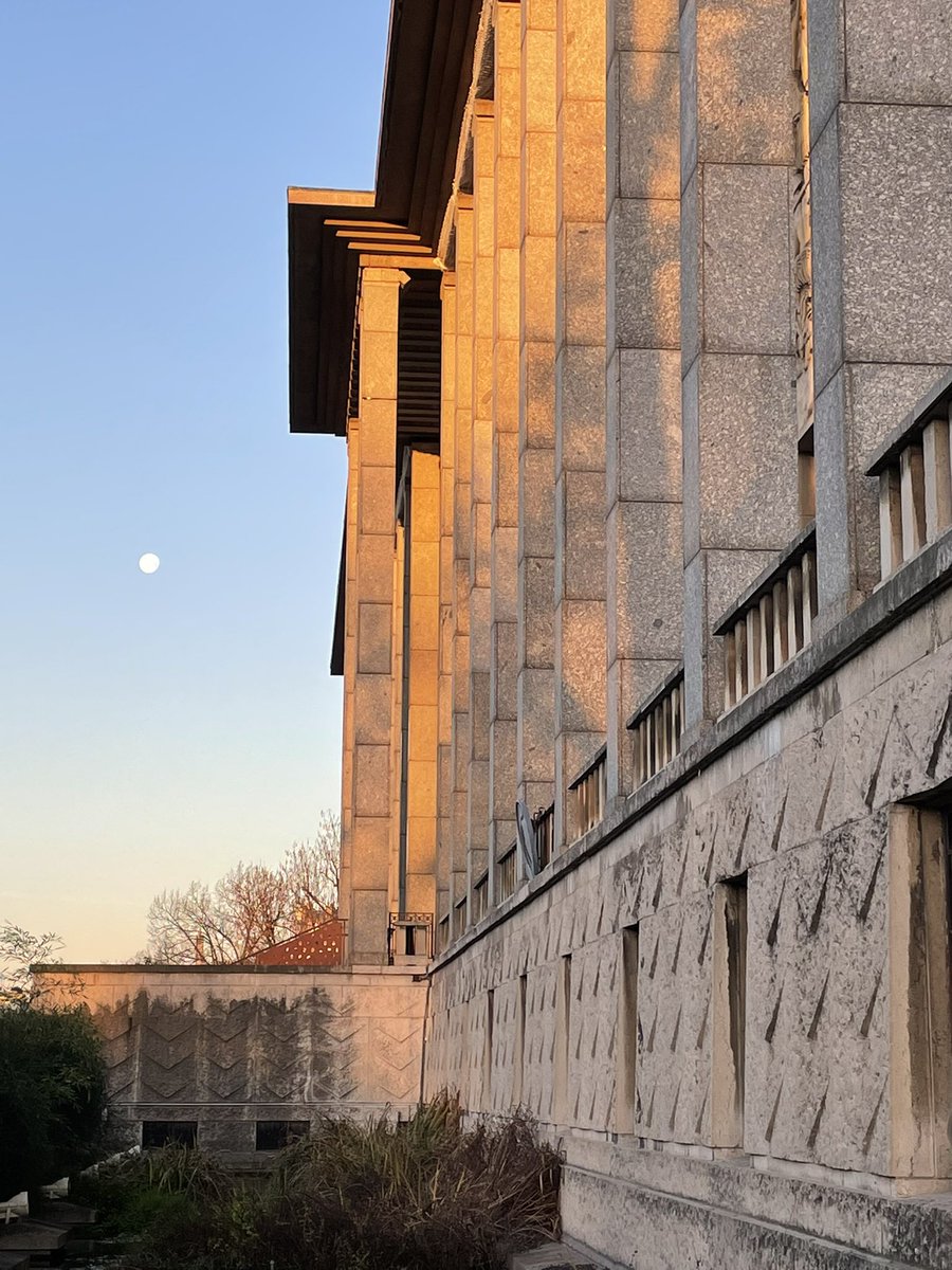 histgeoblog's tweet photo. Rendez vous avec la lune #fullmoon #Solstice #Solstice2021 #mnhi https://t.co/Oz3Ng84Gdz