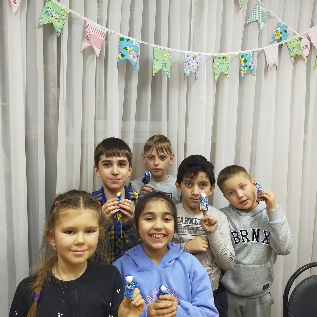 strigo_s's tweet photo. @Tularegion71 @Suvorov_obr 

В объединении "Кукольные забавы" ребята познакомились с русской традицией. Педагог - Ветчинникова М.А. рассказала, как необходимо готовить подарки и принимать их. 
Все просто, маленькая куколка "отдарок на подарок", которую принято дарить в ответ. https://t.co/ZxNidROGKP