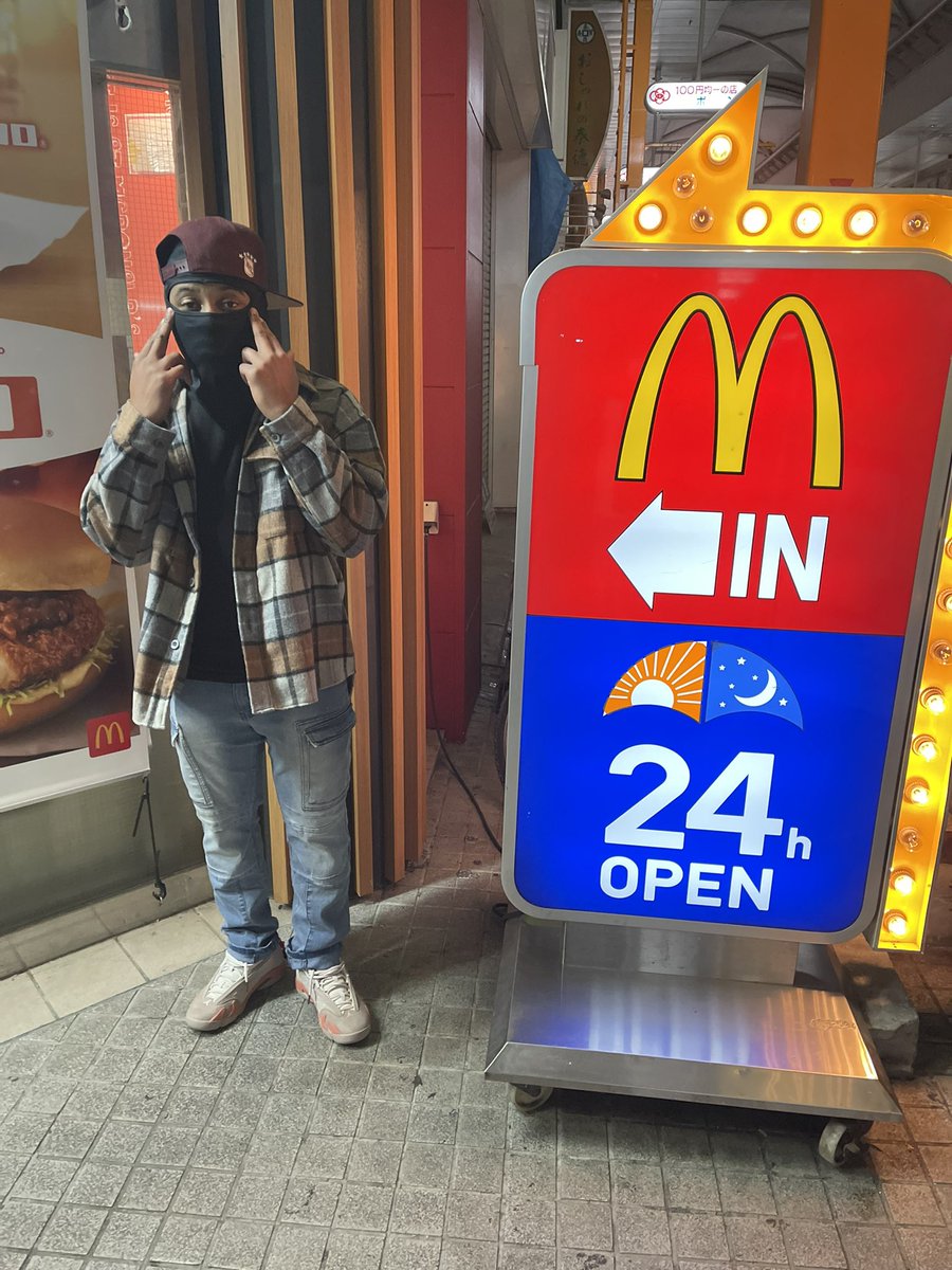 Brook100k's tweet photo. One thing I never seen is a b**** I need π΄ all I see is colors nigga BLUE & GREEN π°π¨ #llbrook π https://t.co/UoMFHnUMB5