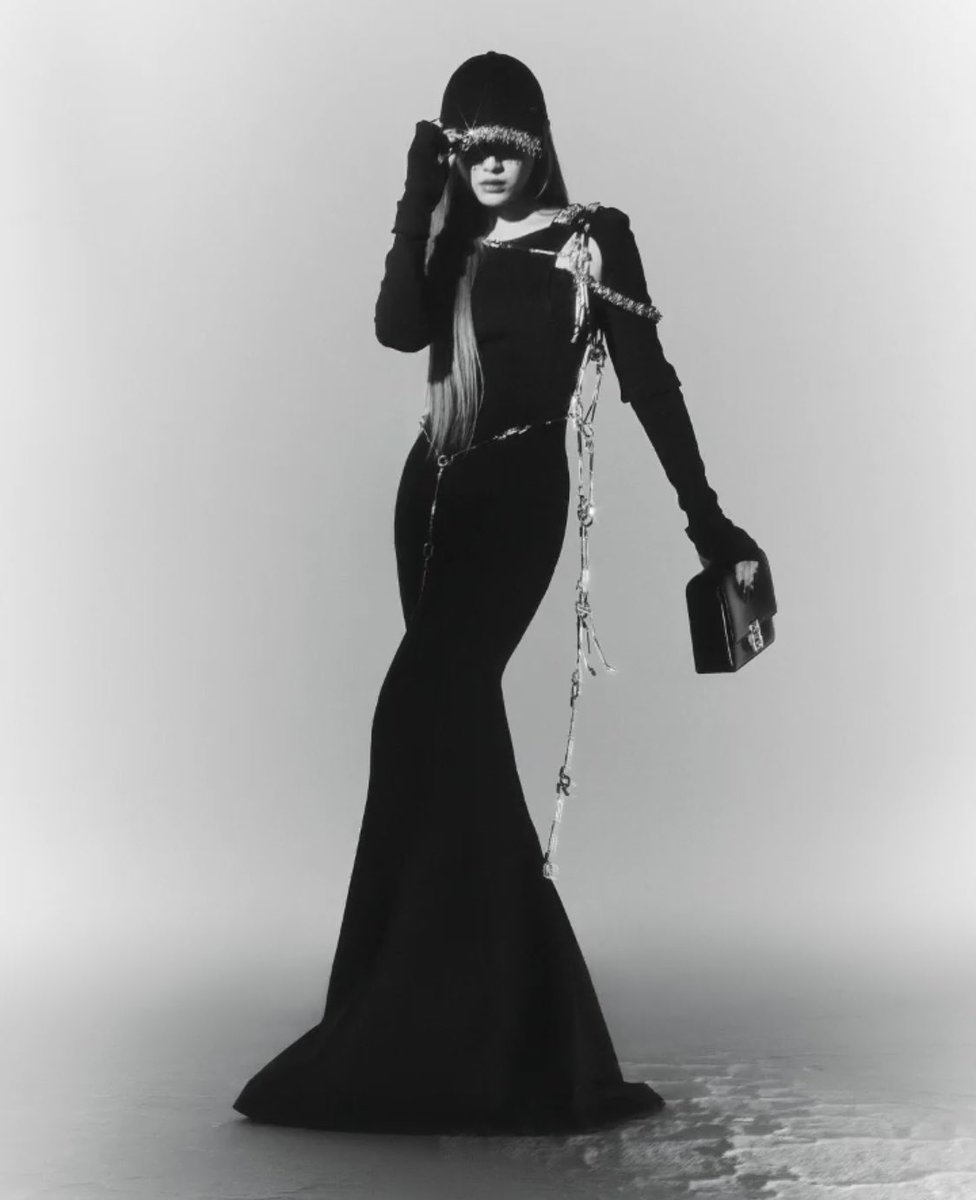 NYZFEEDS's tweet photo. #NINGNING for Harper's Bazaar Korea https://t.co/72WF8SP7l8