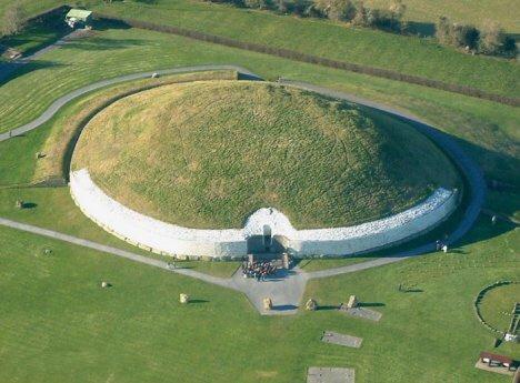 NaomiOhReally's tweet photo. Ireland invites you to attend an event planned 5,000 years ago.
Today is the winter solstice, the shortest day and turning point of the seasons.
Ancient builders designed the Newgrange monument to light up with the rays of the sun today.
Livestream here: https://t.co/SMOrV6Kx1B https://t.co/77bjwyWaec