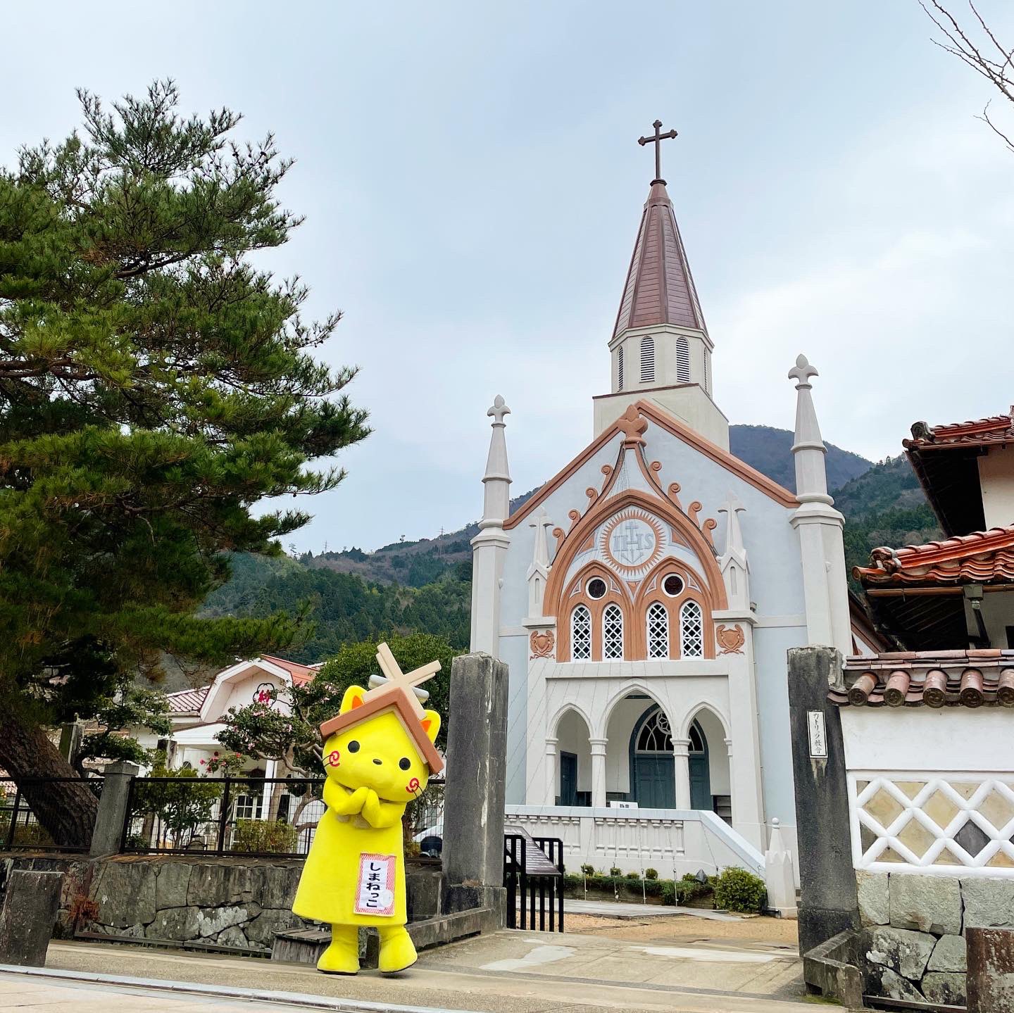しまねっこ 公式 こんにちにゃう 津和野町の殿町通りを歩いていたら キレイにゃお城みたいにゃ 津和野カトリック教会 にゃ 木造のつくりで 建てられた当時のまま 大切に守られているにゃ ᵕwᵕ しまねっこ 殿町通り 津和野カトリック しまねっこ 公式 こんにちにゃう 津和野町の殿町通りを歩いていたら キレイにゃお城みたいにゃ 津和野カトリック教会 にゃ 木造のつくりで 建てられた当時のまま 大切に守られているにゃ ᵕwᵕ しまねっこ 殿町通り 津和野カトリック