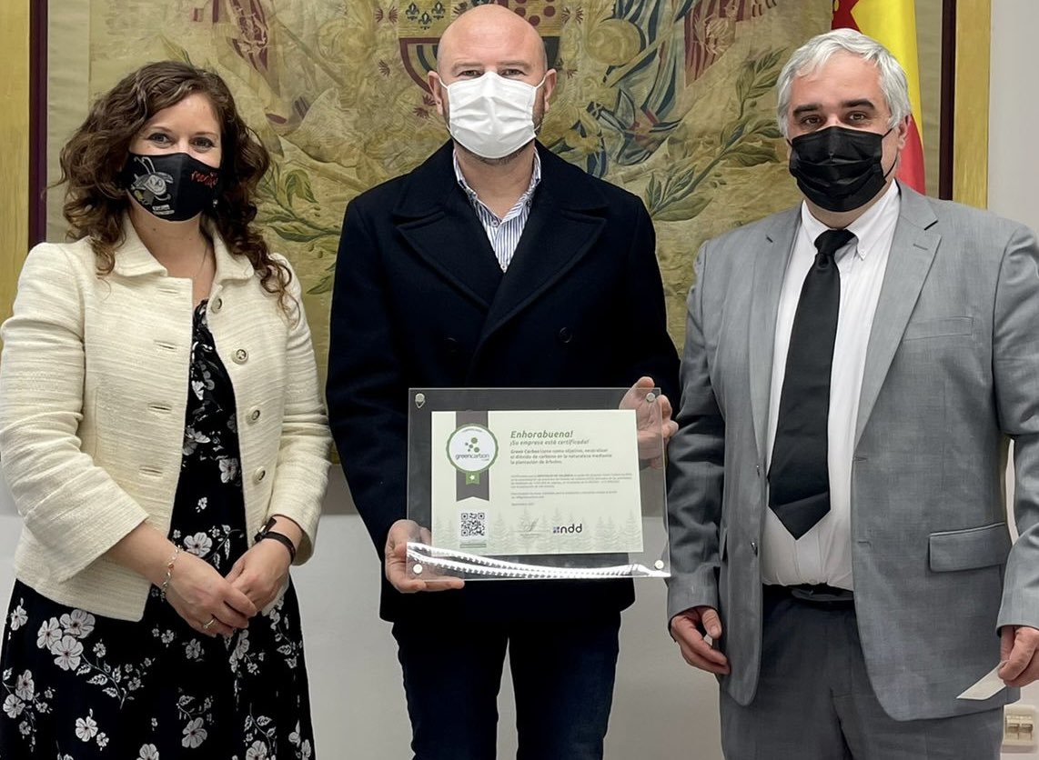 BalaguerMentxu's tweet photo. ♻️@dipvalencia rebem el certificat ‘Green Carbon’ per plantar 540 arbres per compensar la petjada de carboni estalviant paper i tinta amb el nou sistema d’impressores eficient i sostenible a totes les dependències de la corporació provincial🌲 👉https://t.co/IcE8XOCjpC https://t.co/lMBqOQI0LA